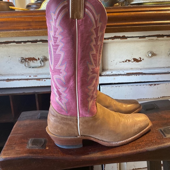 ustin Bent Rail Western Cowgirl Boot with America Burnished Tan and pink - Picture 2 of 12